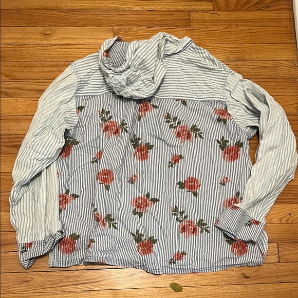 We The Free - About To Slide Hoodie Shirt - Picture 6 of 6